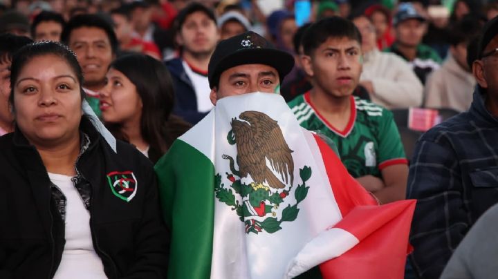 Porras, ambulantes y cero goles: así se vivió el partido de México en el Zócalo