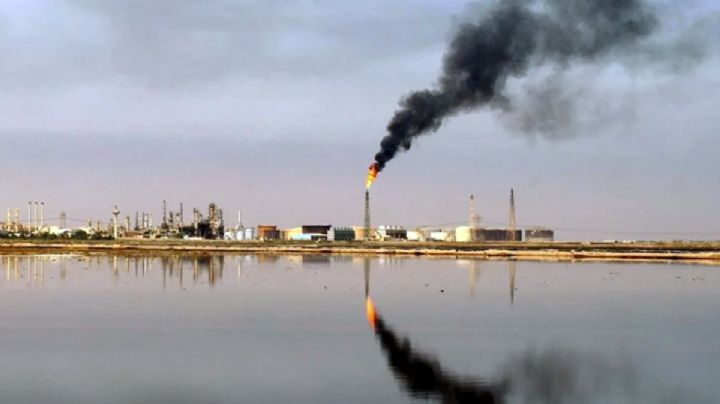 El petróleo supera los 100 dólares por barril ante tensión en Medio Oriente