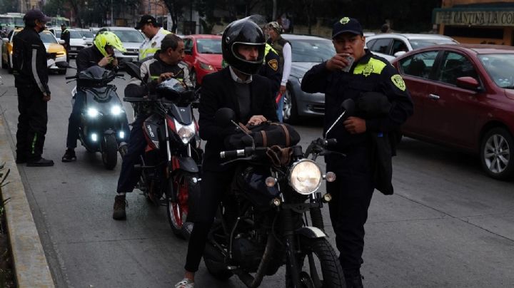 Tlalpan: derriban a motociclista en filtro de revisión; SSC abre investigación