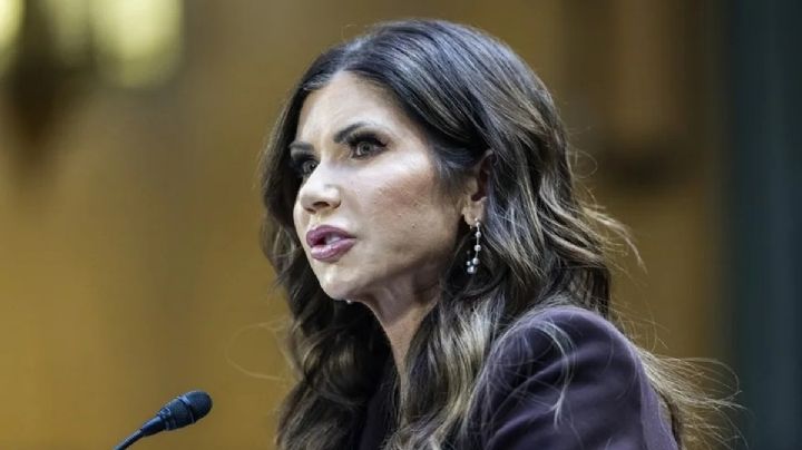 Kristi Noem enfrenta duras críticas; piden su renuncia por política migratoria