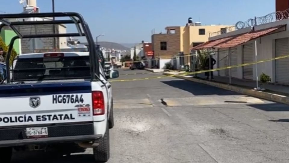 La agresión generó el despliegue inmediato de paramédicos y fuerzas de seguridad en Mineral de la Reforma, quienes mantienen un operativo de vigilancia y custodia de la escena para las investigaciones