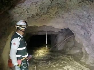 A 20 metros, agua y lodo frenan rescate de 3 mineros en El Rosario, Sinaloa