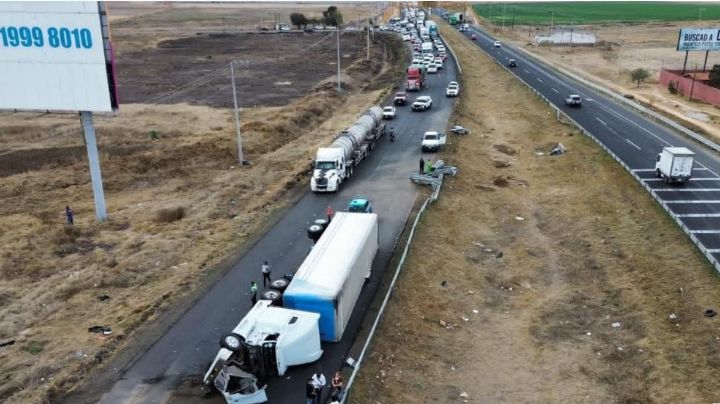 Colapsada la autopista México-Pachuca por doble accidente: tráiler y vehículo involucrados