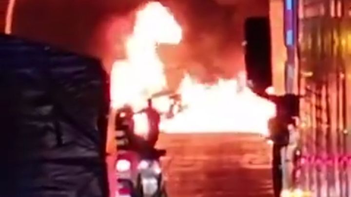 Muere policía tras choque en la México-Puebla; patrulla queda calcinada