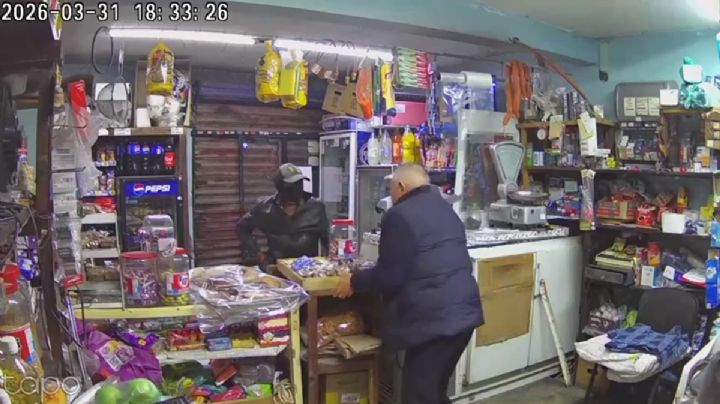 Ladrón asalta violentamente tienda en Pachuca, agrede con arma blanca a abuelito | VIDEO