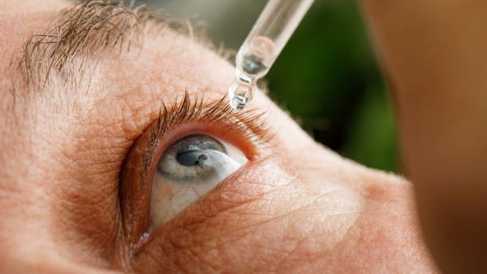 La gota que te deja leer de cerca sin lentes en minutos