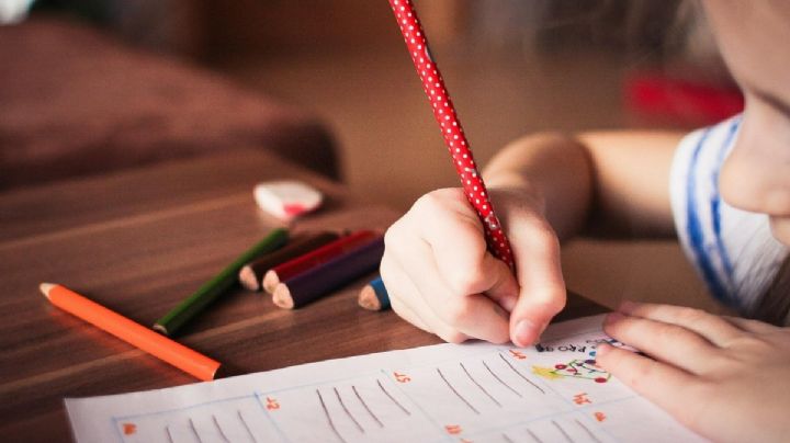 Se intoxican nueve niños en escuela de Sonora; compraron "viropizzas" en cooperativa