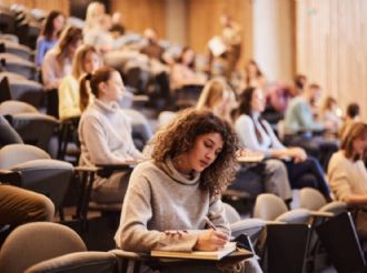 Mujeres en la educación: el cambio histórico en México durante los últimos 100 años