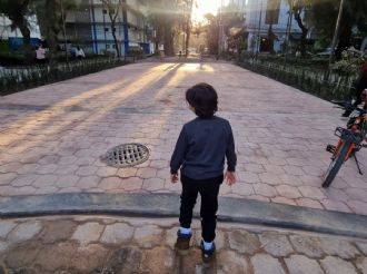 Plaza Río de janeiro en la Roma: retiran juegos infantiles tras remodelación