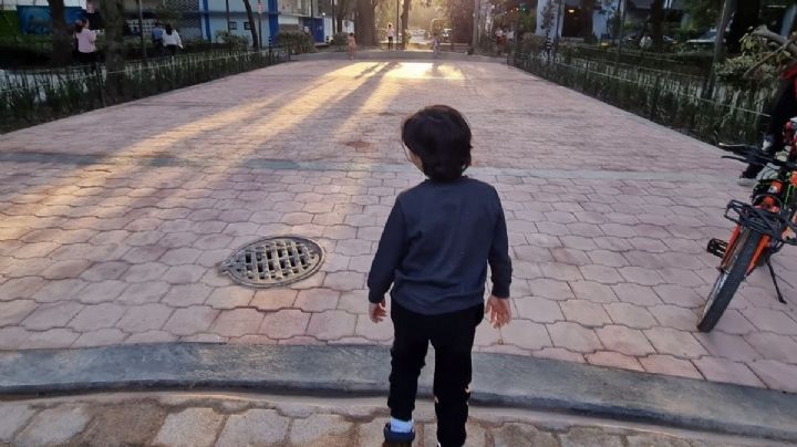 Plaza Río de janeiro en la Roma: retiran juegos infantiles tras remodelación