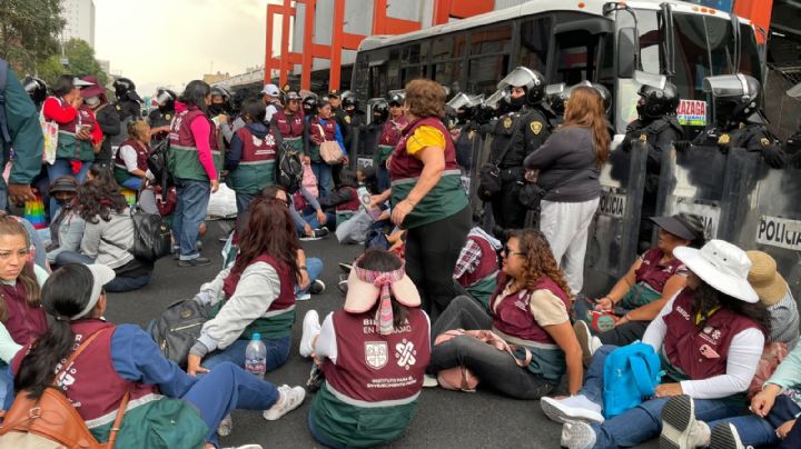 Trabajadoras de Bienestar CDMX bloquean Tlalpan; denuncian falta de insumos