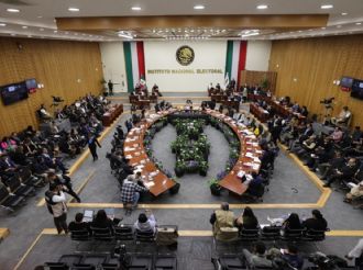 Con correcciones de última hora, INE reduce multas a partidos