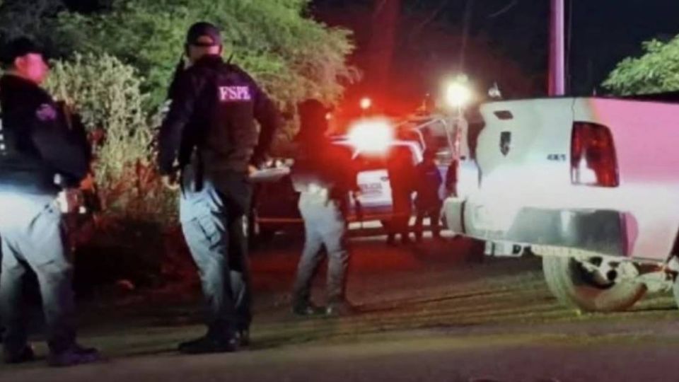 El elemento fue trasladado aún con vida a un hospital donde murió cuando recibía atención médica.