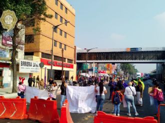 Bloquean Calzada de Tlalpan a la altura del Metro Portales