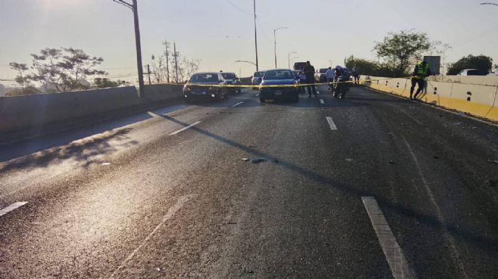 Un tráiler se quedó sin frenos en el bulevar Aeropuerto en León; un muerto y 5 heridos