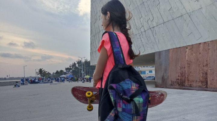 Luna Fernanda, de 12 años, es una de las pocas mujeres que practican skate en Veracruz