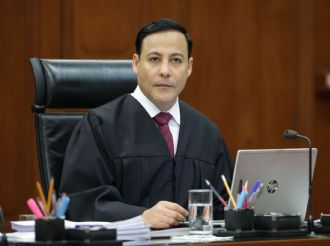 Pondera ministro Figueroa reforma judicial en revista en Francia