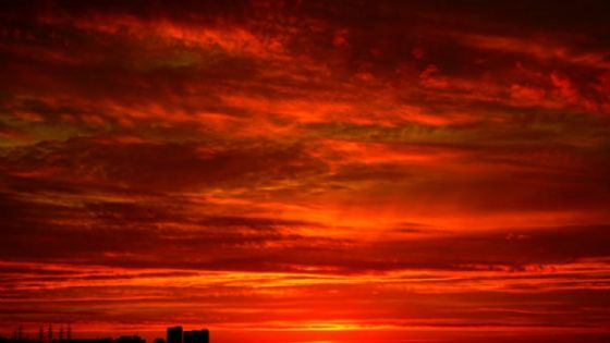 Video del cielo rojo en Australia sorprende y alarma a la población: ¿qué significa este fenómeno