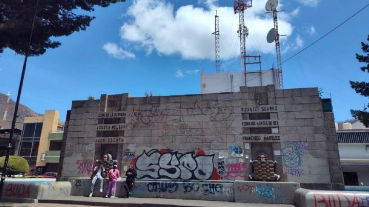 Pintas en monumentos de Pachuca polarizan a la ciudadanía entre patrimonio y protesta