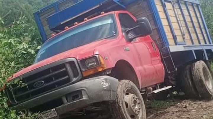 Amenazan con armas de fuego y despojan de su vehículo a transportistas en Tula