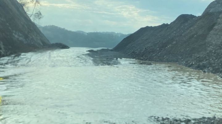 Lluvia inunda tramos en súper carretera Huejutla-San Felipe