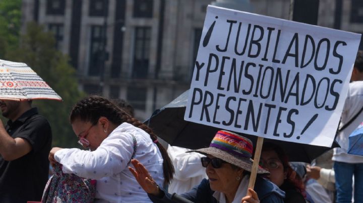 Pensionados buscan mantener pensiones “doradas” pese a que reforma prohíbe amparos