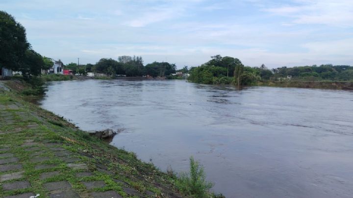 Roberto Monroy, chofer de Patricia Lobeira, continúa desaparecido en río Jamapa en Medellín