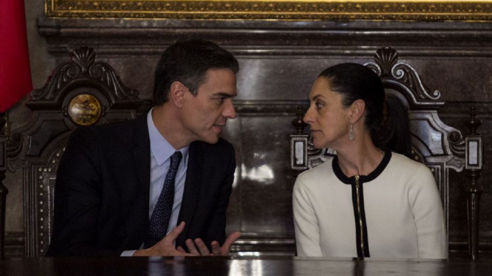 Claudia Sheinbaum Pardo, entonces jefa de gobierno de la Ciudad de México, junto a Pedro Sánchez, presidente de España.