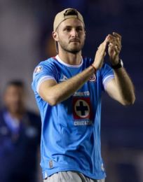 Foto descriptiva de: Santiago Giménez confiesa que quiere volver a Cruz Azul