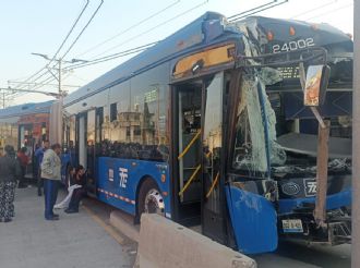 Choque de Trolebús elevado en Chalco deja 20 heridos
