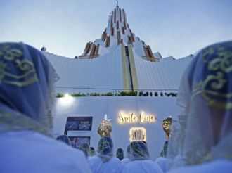 Aplazan audiencia de Naasón Joaquín García; FGR busca reabrir caso por abuso sexual