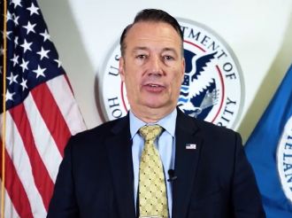 Renuncia director interino de ICE; Todd Lyons dejará el cargo en mayo