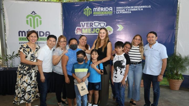 Alcaldesa Cecilia Patrón apoya economía de 8 mil familias de Mérida con lentes gratuitos
