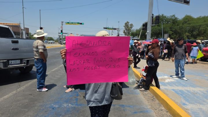 Campesinos cierran el Eje Metropolitano; exigen el pago de tierras afectadas