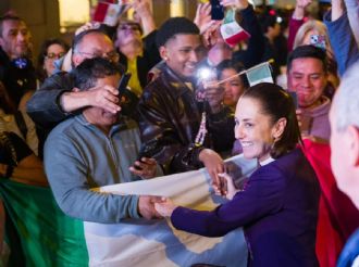 Sheinbaum llega a Barcelona entre porras y serenata; este sábado, reunión con Pedro Sánchez