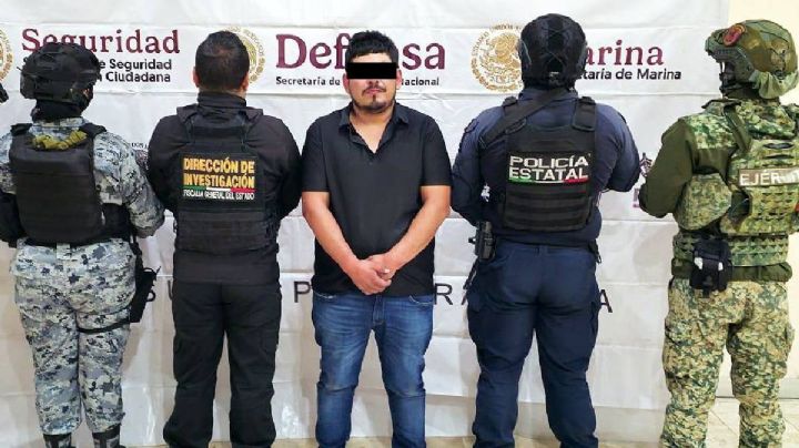 Detienen a Everto "N" del CJNG en posesión de droga y armas del Ejército en Puebla