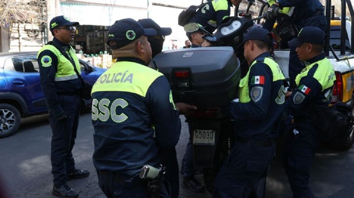 Policías de tránsito detenidos por robar casi 3 millones automovilista en CDMX