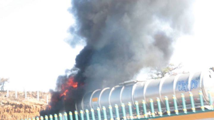 Pipa cargada con combustible se incendia en la México-Puebla; hay cierre en ambos sentidos