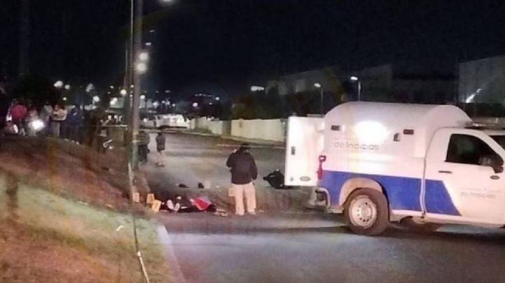 Salió proyectado más de 20 metros, muere motociclista al chocar con auto en Irapuato