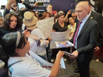 Comisionado de la ONU se reúne con madres buscadoras; varias se quedan fuera