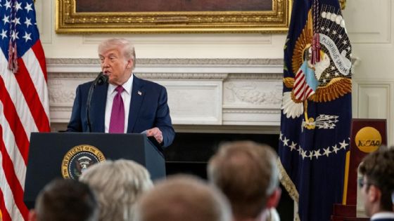Trump lee la Biblia en medio de la guerra con Irán y tensiones con el papa León XIV