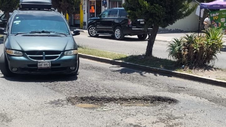 Antes de las lluvias, fraccionamientos del sur de Pachuca presionan por bacheo y repavimentación