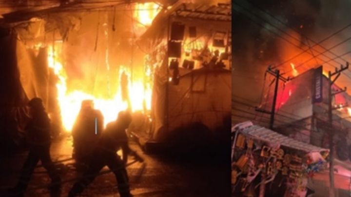 Incendio en puestos ambulantes cerca del mercado Sonora; desalojan a 200 personas