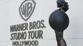 Foto que representa a Accionistas de Warner Bros aprueban fusión con Paramount por 111 mil mdd