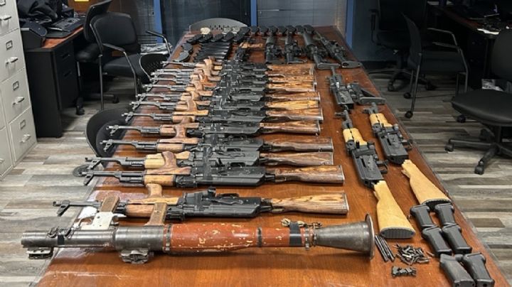 EU decomisa lanzagranadas y 21 rifles en vehículo que iba a México