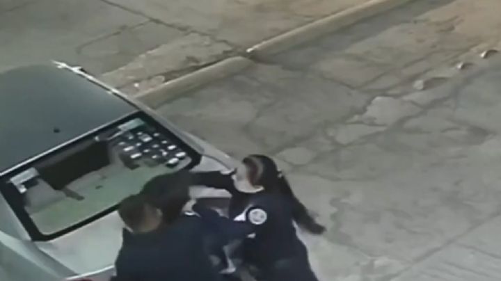 Video de mujer policía y su pareja golpeando a automovilista en Cuautla