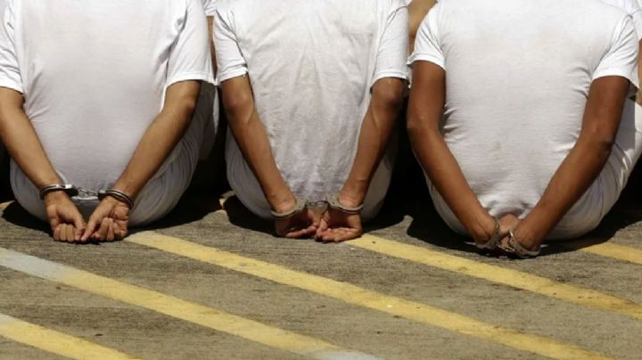 "Yo veía cómo lamían el suelo por el hambre": la crueldad de Bukele