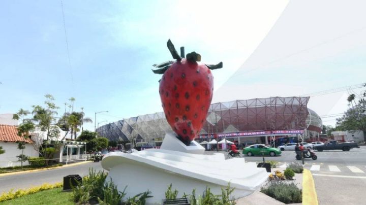 Esto costó la escultura de la fresa de Irapuato y ¿de qué está hecha?