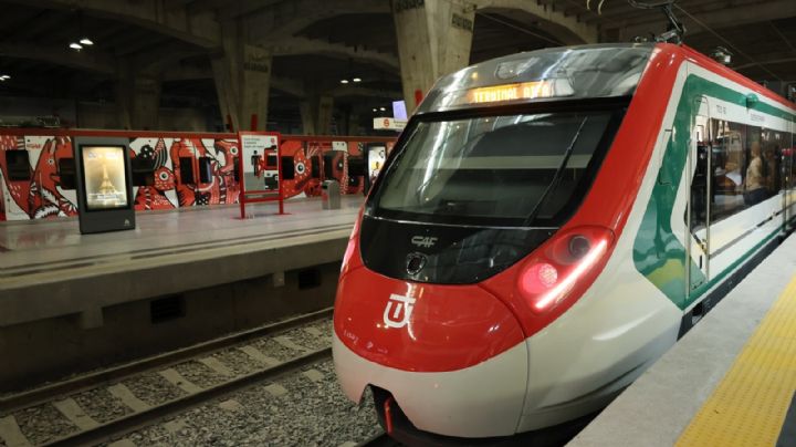 Julio Menchaca asiste a la inauguración del tren Buenavista-AIFA
