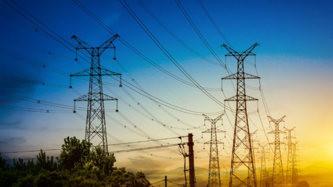 Demanda de electricidad crece 3.5% anual; urgen a invertir para evitar apagones